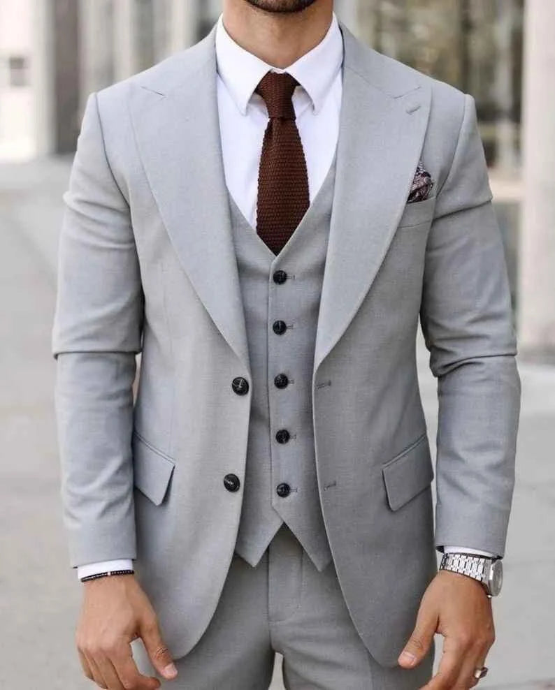 Stylish Men's Designer Grey Three-Piece Suit | Slim Fit 36 / 42 Stylish Men's Designer Grey Three-Piece Suit | Slim Fit 36 / 42